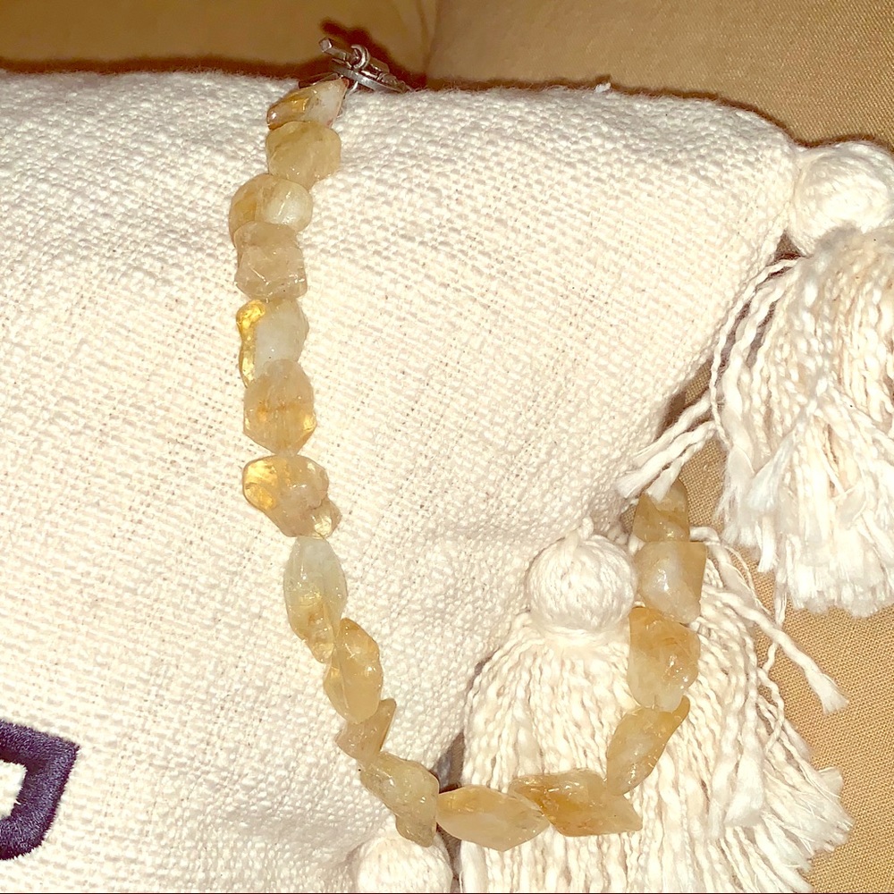 Cool yellow stone choker